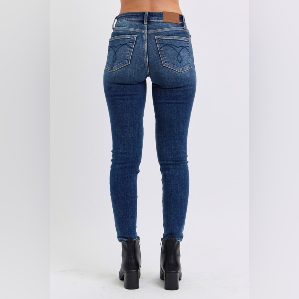 NWT Judy Blue PLUS + REG Size Dark Wash Mid-Rise Thermal Ankle Skinny Jeans - Picture 4 of 10